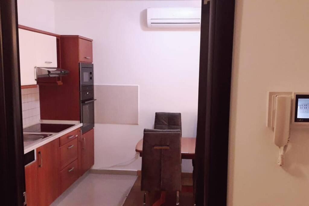 Apartman Franko - Uz Parking Πούλα Εξωτερικό φωτογραφία