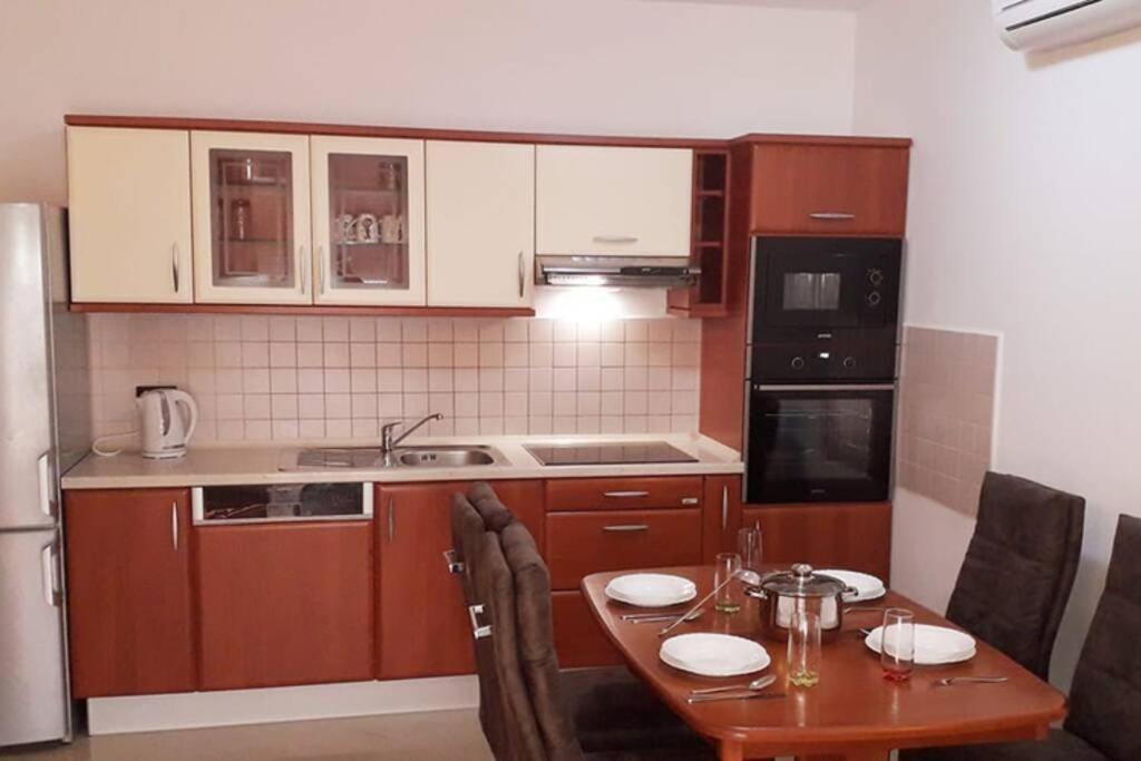 Apartman Franko - Uz Parking Πούλα Εξωτερικό φωτογραφία