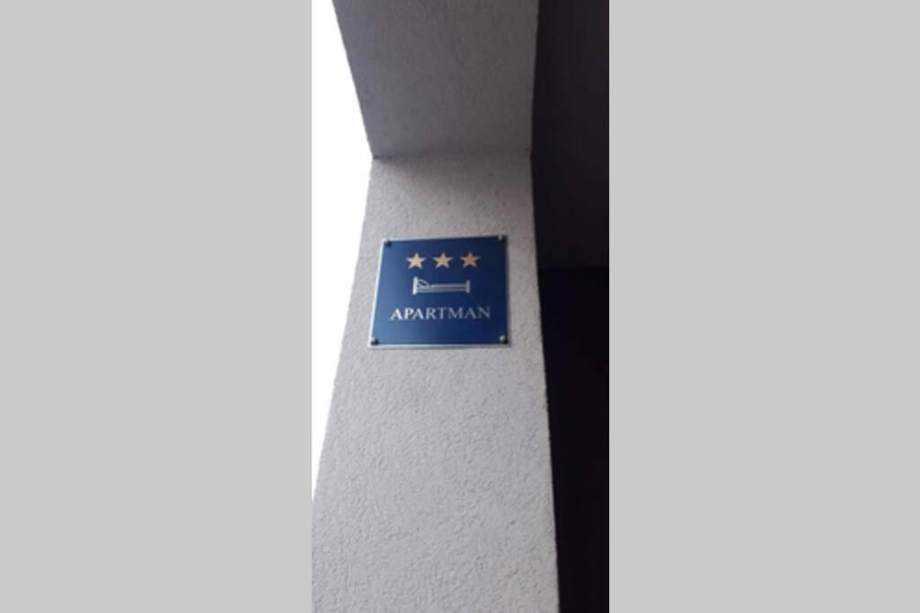 Apartman Franko - Uz Parking Πούλα Εξωτερικό φωτογραφία