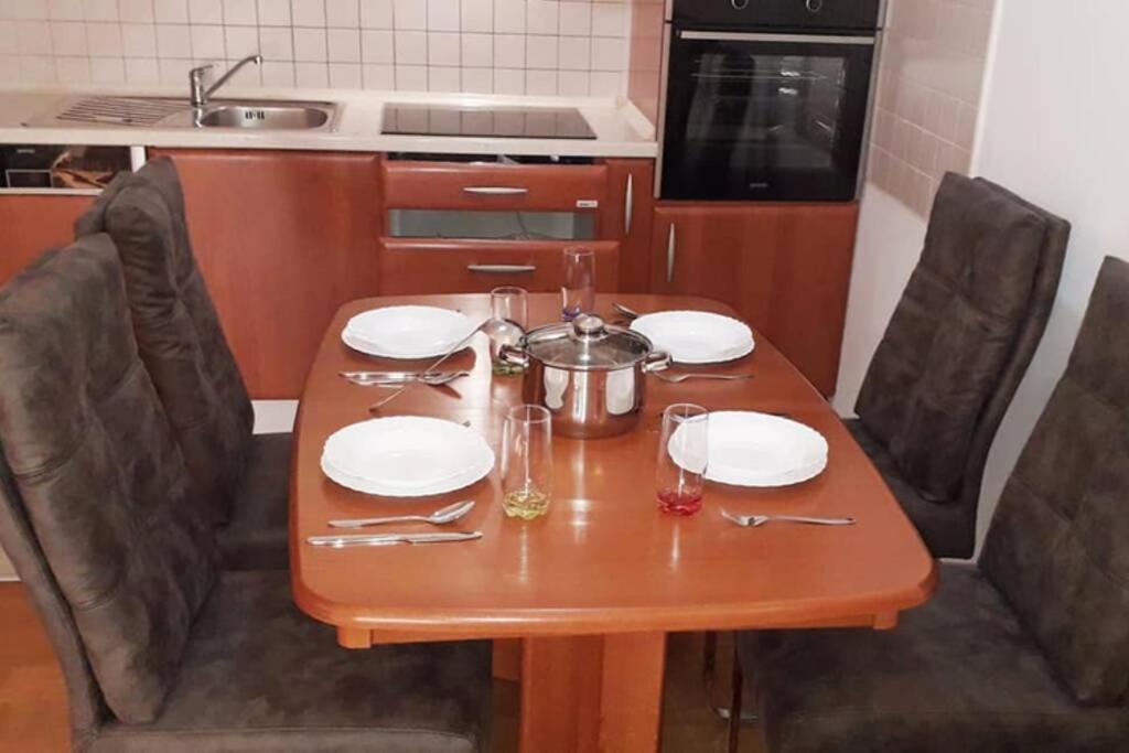 Apartman Franko - Uz Parking Πούλα Εξωτερικό φωτογραφία