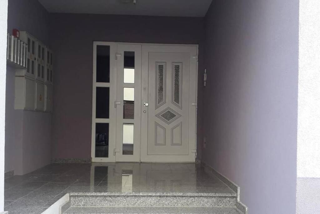 Apartman Franko - Uz Parking Πούλα Εξωτερικό φωτογραφία